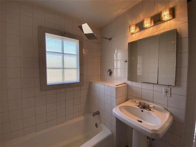 1110 E 27 Th St, House other with 5 bedrooms, 3 bathrooms and 2 parking in Houston TX | Image 16