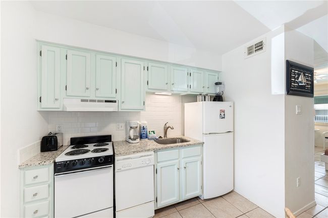 Kitchen | Image 8