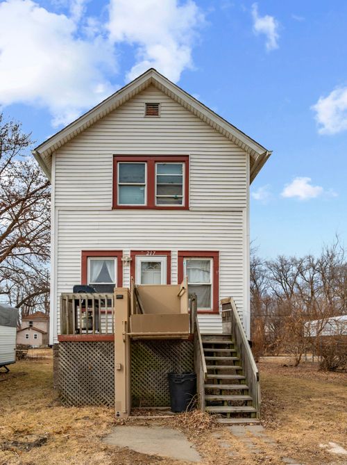 217 12th St, East Moline, IL, 61244-1518 | Card Image