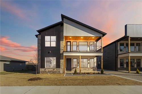 816 Nw 11th St, Bentonville, AR, 72712-4203 | Card Image