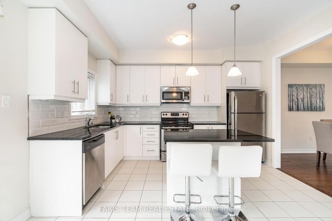 224 Appleton Crt, House attached with 3 bedrooms, 4 bathrooms and 3 parking in Newmarket ON | Image 7