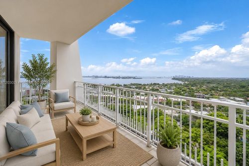 ts10-1000 Quayside Ter, Miami, FL, 33138-2221 | Card Image