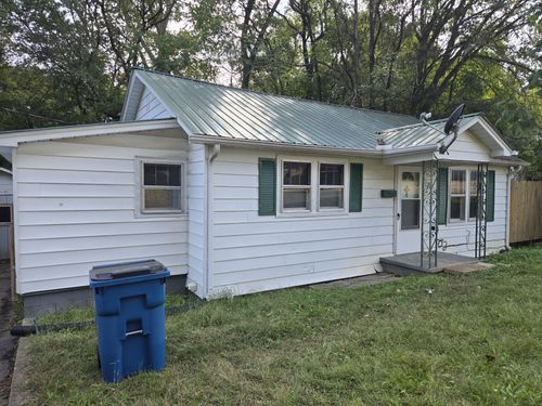 148 E Lake St, Camden, TN, 38320-1519 | Card Image