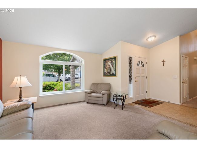 3010 Sw Phyllis Dr, House other with 4 bedrooms, 3 bathrooms and 3 parking in Gresham OR | Image 5