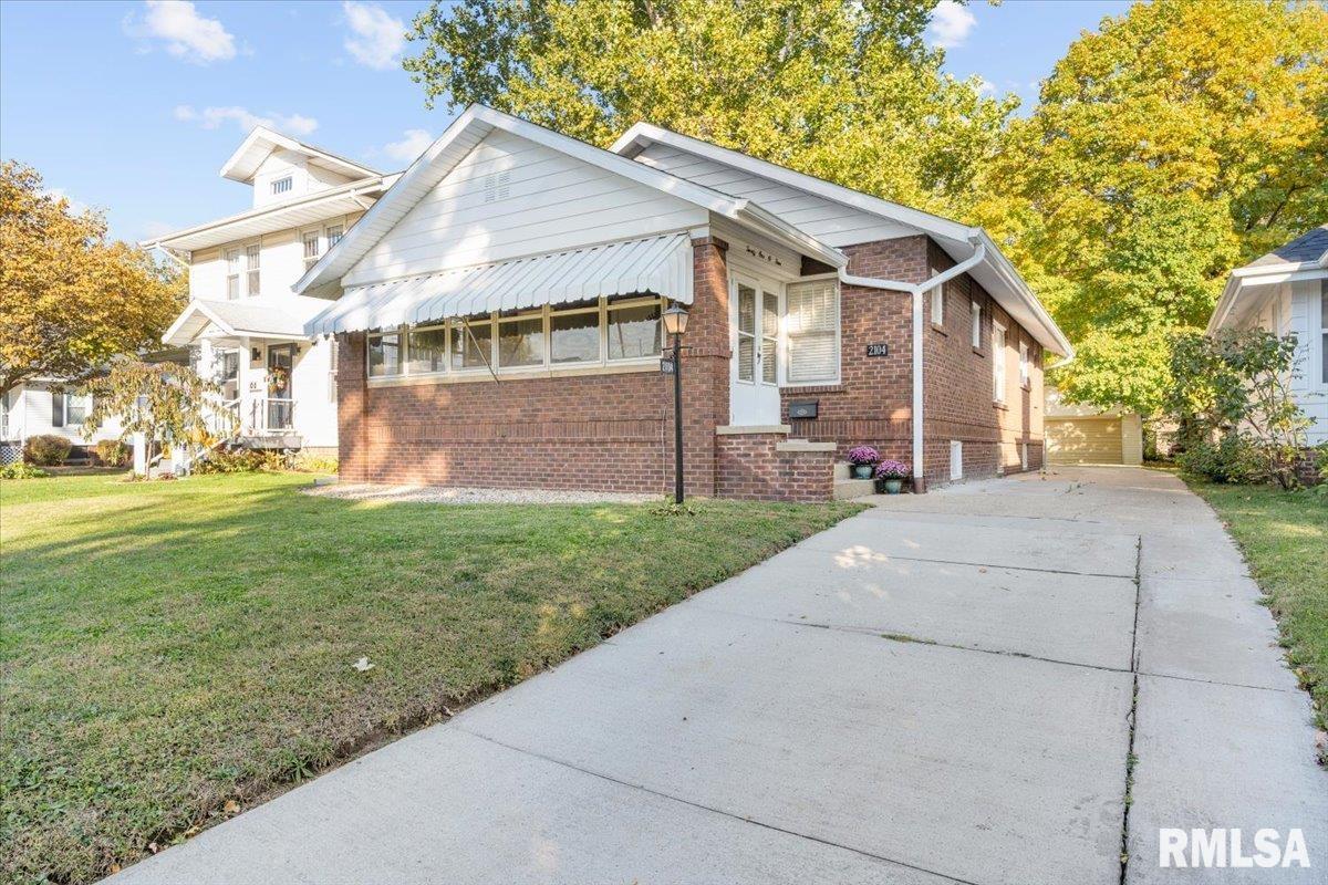 2104 S 4 Th Street, For Sale in Springfield Zoocasa