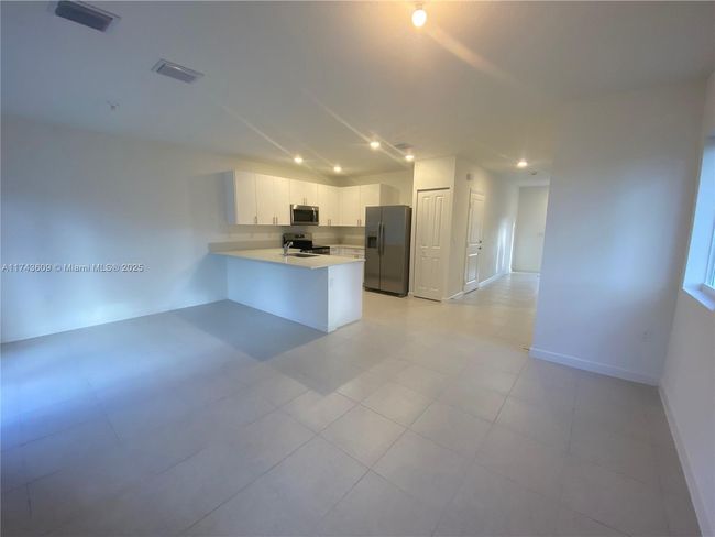 5195 Sw 37 Th St, Townhouse with 3 bedrooms, 3 bathrooms and null parking in West Park FL | Image 5