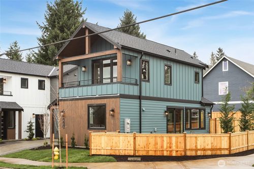 8106 126th Ave Ne, Kirkland, WA, 98033-8056 | Card Image