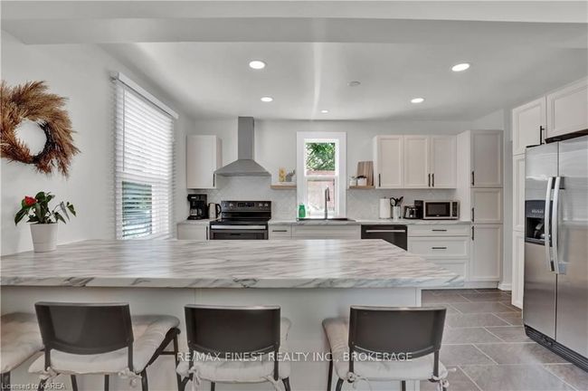 137 Hillendale Ave, House other with 3 bedrooms, 2 bathrooms and 5 parking in Kingston ON | Image 8