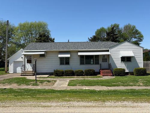 109 N 3rd St, Hartsburg, IL, 62643-6062 | Card Image