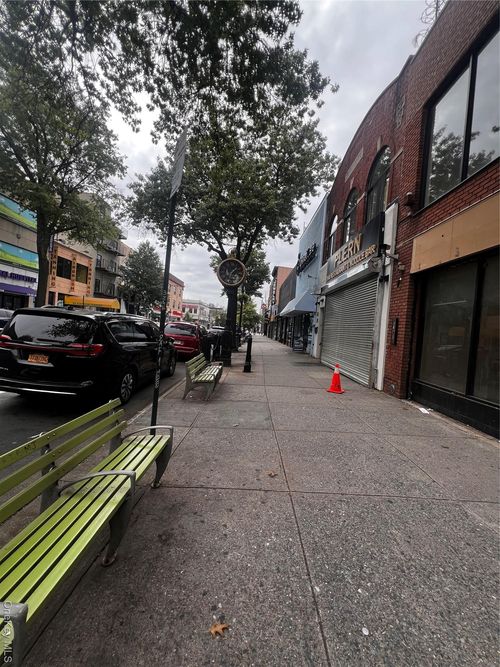 3076 Steinway St, Astoria, NY, 11103-3802 | Card Image