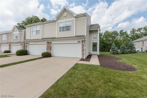 29049 Pembrooke Blvd, Olmsted Twp, OH, 44138-8105 | Card Image