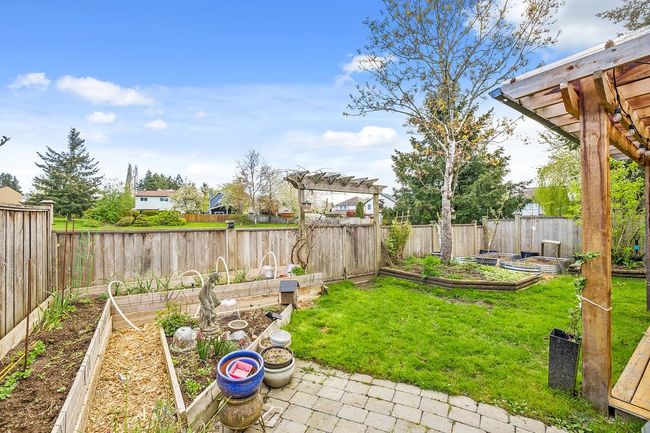 19431 61 Avenue, House other with 4 bedrooms, 1 bathrooms and 5 parking in Surrey BC | Image 25