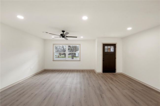 604 S Marable St, House other with 3 bedrooms, 2 bathrooms and 2 parking in West TX | Image 4