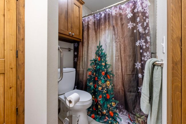 Downstairs Bath #4 | Image 45