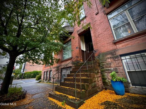 352 Hamilton St, Albany, NY, 12210-1710 | Card Image