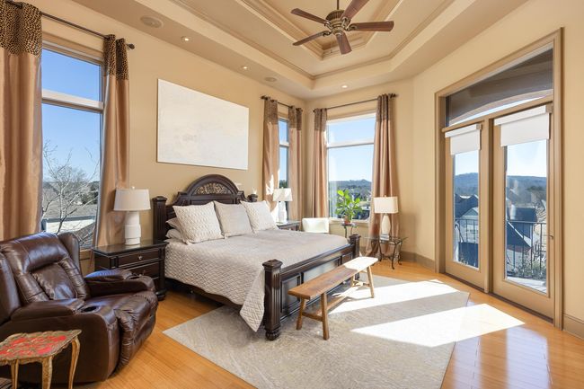 Large Owners Ensuite with great views and natural lighting | Image 51