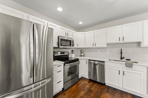 706 Northgate Dr, Saint Joseph, IL, 61873-8203 | Card Image