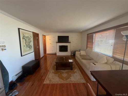 33 Buchanan Ave, Amityville, NY, 11701-4042 | Card Image