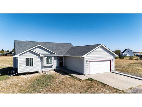 1850 Comanche Dr, Strasburg, CO, 80136-8220 | Card Image