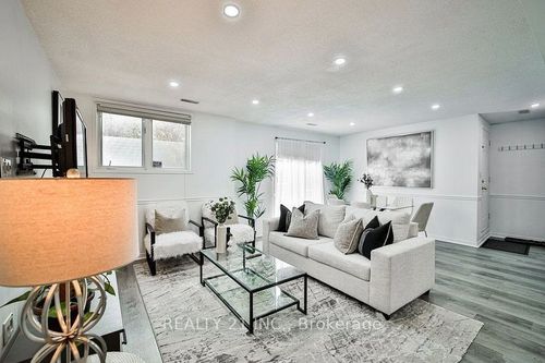 1036-75 Weldrick Rd E, Richmond Hill, ON, L4C0H9 | Card Image