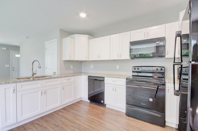 923 Woody Hills Dr, Home with 3 bedrooms, 2 bathrooms and 2 parking in Clarksville TN | Image 4
