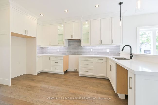 826 Montsell Ave, House other with 4 bedrooms, 3 bathrooms and 4 parking in Willow Beach ON | Image 9