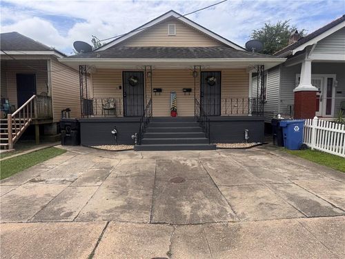 2630 Acacia St, New Orleans, LA, 70122-5916 | Card Image