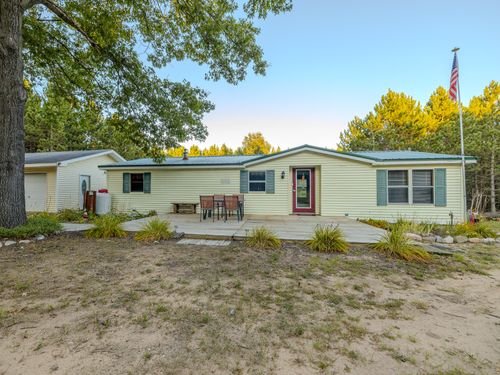 11066 Cottonwood Rd, Paris, MI, 49338-9674 | Card Image