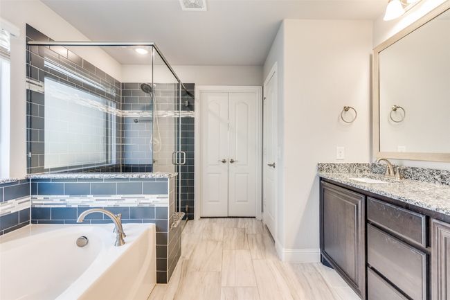 Separate shower. | Image 16
