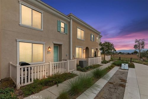 425 N Beechwood Ave, Rialto, CA, 92376-4871 | Card Image