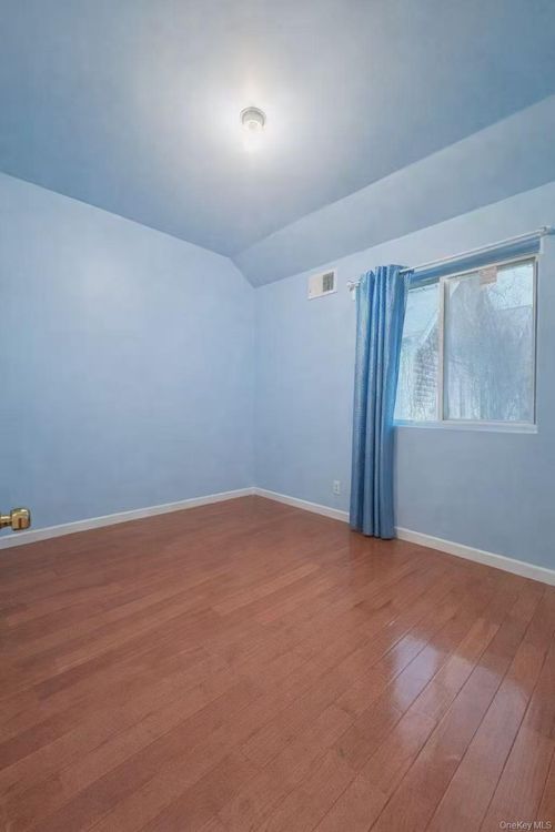 255 Targee St, Staten Island, NY, 10304-1925 | Card Image