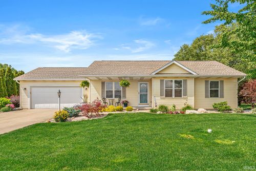 18123 Montgomry Ln, Goshen, IN, 46528-7637 | Card Image