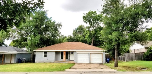 Single story home featuring a garage, concrete driveway, and brick siding | Image 37