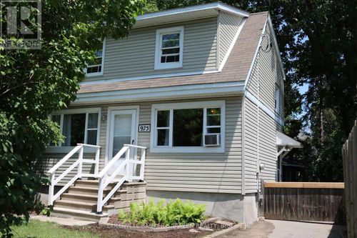 975 Silver St, Ottawa, ON, K1Z6H4 | Card Image