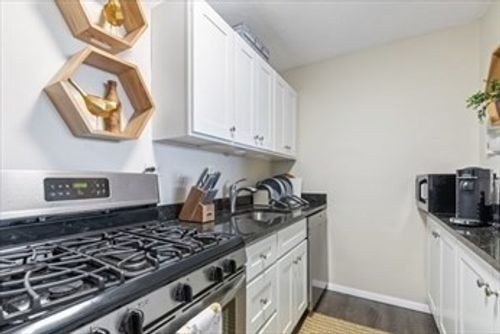 10p-9 Hawthorne Pl, Boston, MA, 02114-2326 | Card Image