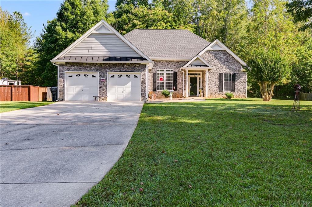 Red Leaf Dr, Dallas, GA 30157