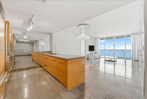 4805-465 Brickell Ave, Miami, FL, 33131-4021 | Card Image