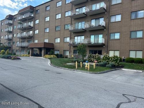 520-3030 Breckenridge Ln, Louisville, KY, 40220-2181 | Card Image