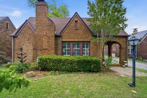 1915 S Yorktown Ave, Tulsa, OK, 74104-5613 | Card Image