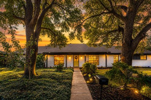 1708 Park Ridge Ter, Arlington, TX, 76012-1933 | Card Image