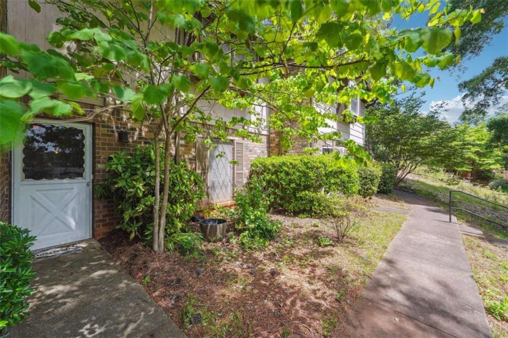 Garden View Dr, Stone Mountain, GA 30083