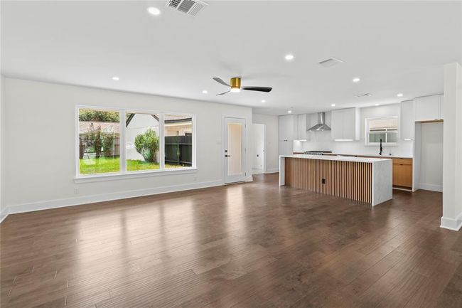 2823 Stetson Ln, House other with 3 bedrooms, 2 bathrooms and 2 parking in Houston TX | Image 6