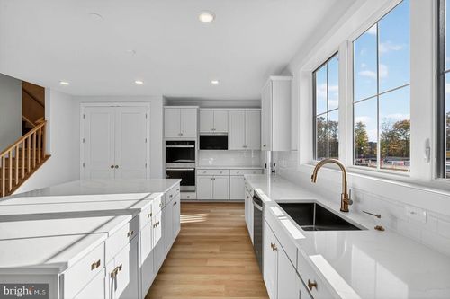 42139 Gilded Stone Ter, BRAMBLETON, VA, 20148-6520 | Card Image