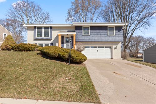 816 Magnolia Dr, Waukesha, WI, 53188-2330 | Card Image