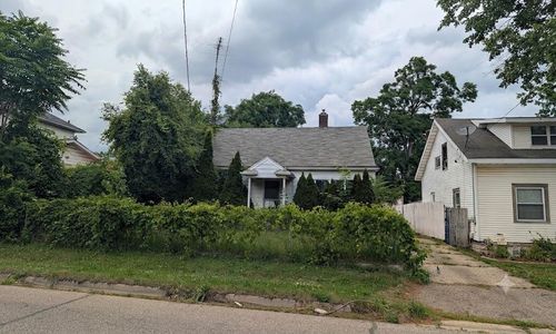 2506 Page Ave, Jackson, MI, 49203-2127 | Card Image