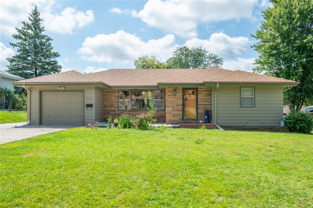 Sunrise Blvd, Windsor Heights, IA 50324