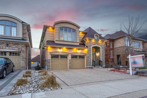 584 Pinery Trail, Waterloo, ON, N2V2Y3 | Card Image