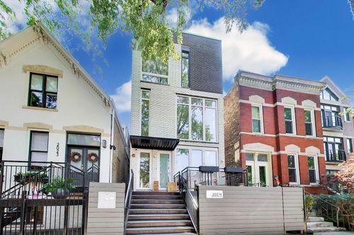 3-2025 W Crystal St, Chicago, IL, 60622-3140 | Card Image