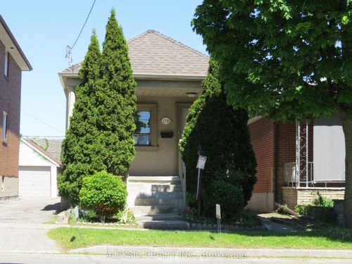 179 30th St, Toronto, ON, M8W3C6 | Card Image