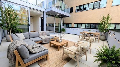 2309 Broadway, New York, NY, 10024-4308 | Card Image